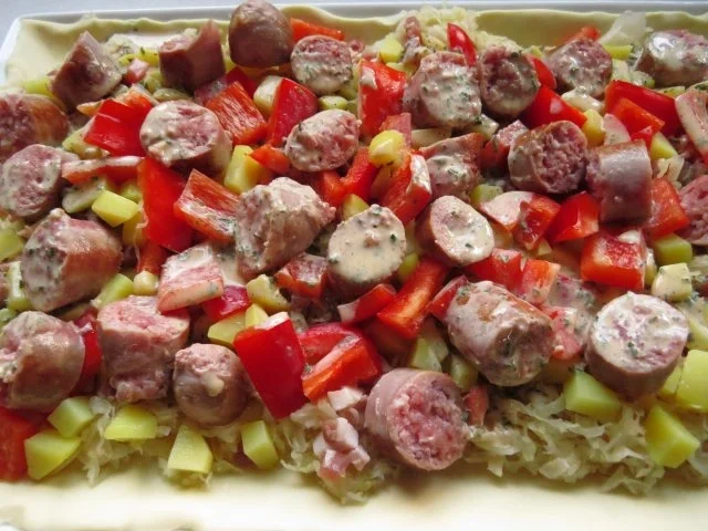 Sauerkrautquiche mit Bratwurst - Rezept - Bild Nr. 4