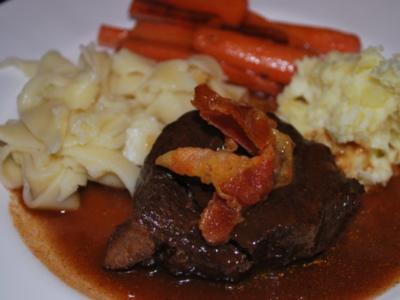 Rezept: Italienischer Rinderschmortopf mit Barolo Italienischer Rinderschmortopf mit Barolo - Rezept