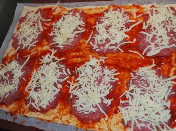 Rezept: Schneller Pizzakuchen Bild Nr. 2 Schneller Pizzakuchen - Rezept - Bild Nr. 2