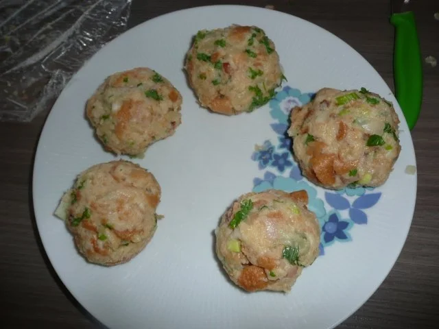 Schweine -  Medaillons in Para - Haselnusssoße mit Semmelknödel. - Rezept - Bild Nr. 3