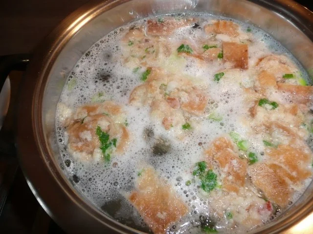 Schweine -  Medaillons in Para - Haselnusssoße mit Semmelknödel. - Rezept - Bild Nr. 7