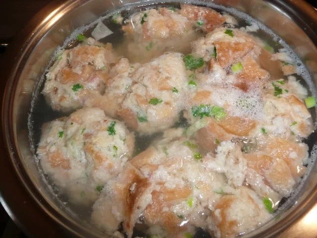 Schweine -  Medaillons in Para - Haselnusssoße mit Semmelknödel. - Rezept - Bild Nr. 9