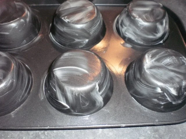 Rezept: Kirsch-Tartelettes mit Marzipanguss Bild Nr. 4 Kirsch-Tartelettes mit Marzipanguss - Rezept - Bild Nr. 4