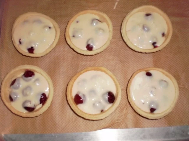 Rezept: Kirsch-Tartelettes mit Marzipanguss Bild Nr. 8 Kirsch-Tartelettes mit Marzipanguss - Rezept - Bild Nr. 8