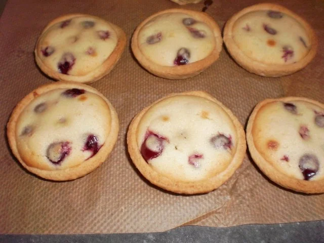 Rezept: Kirsch-Tartelettes mit Marzipanguss Bild Nr. 9 Kirsch-Tartelettes mit Marzipanguss - Rezept - Bild Nr. 9