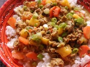 Pfannengerichte: Fruchtige Mango-Hackfleisch-Pfanne mit Erdnuss-Soße - Rezept