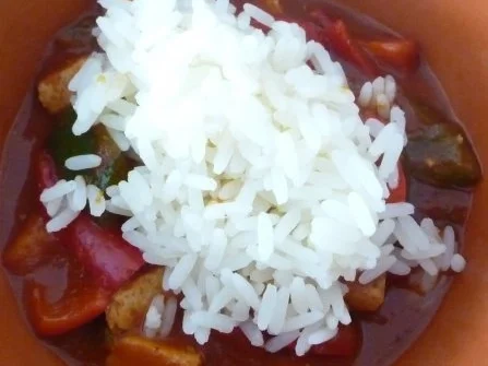 Vegan : Bunter Paprika in Tomatensoße mit Tofu und gekochten Reis - Rezept - Bild Nr. 7