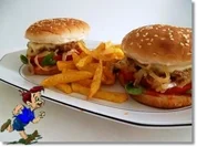 Hausgemachte Hamburger mit Pommes (ړײ) - Rezept