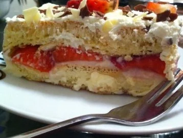 Schnelle Erdbeer-Sahne-Vanille-Schnittchen - Rezept