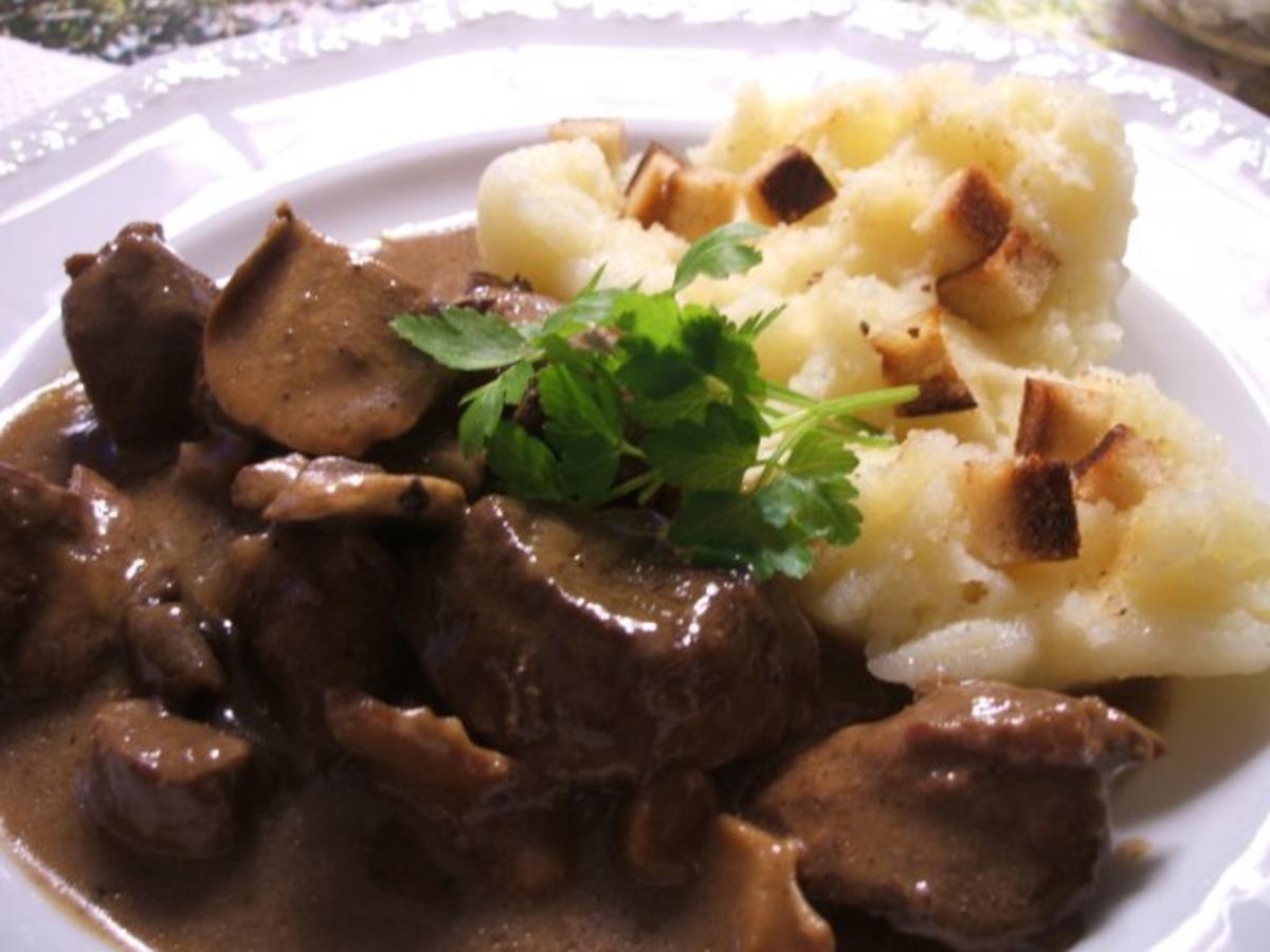 Rehgulasch Mit Reh Fleisch Frisch Und Zwiebel Gewurfelt Rezept Mit Bild Kochbar De