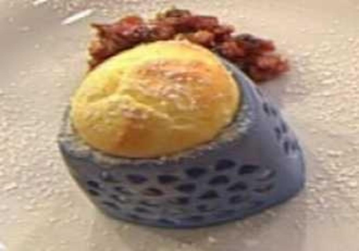 Topfen-Soufflé mit Fitnessbrotconfit und Himbeersoße a la Henssler ...