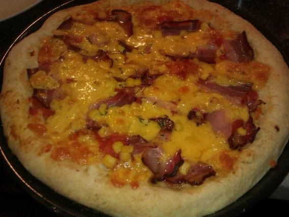 Pizza Pie mit Käserand - Rezept