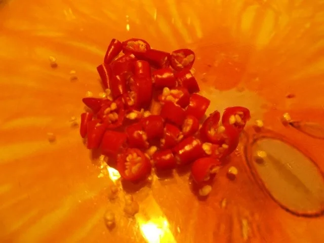 Öl: Chiliöl mit Bärlauch - Rezept - Bild Nr. 3