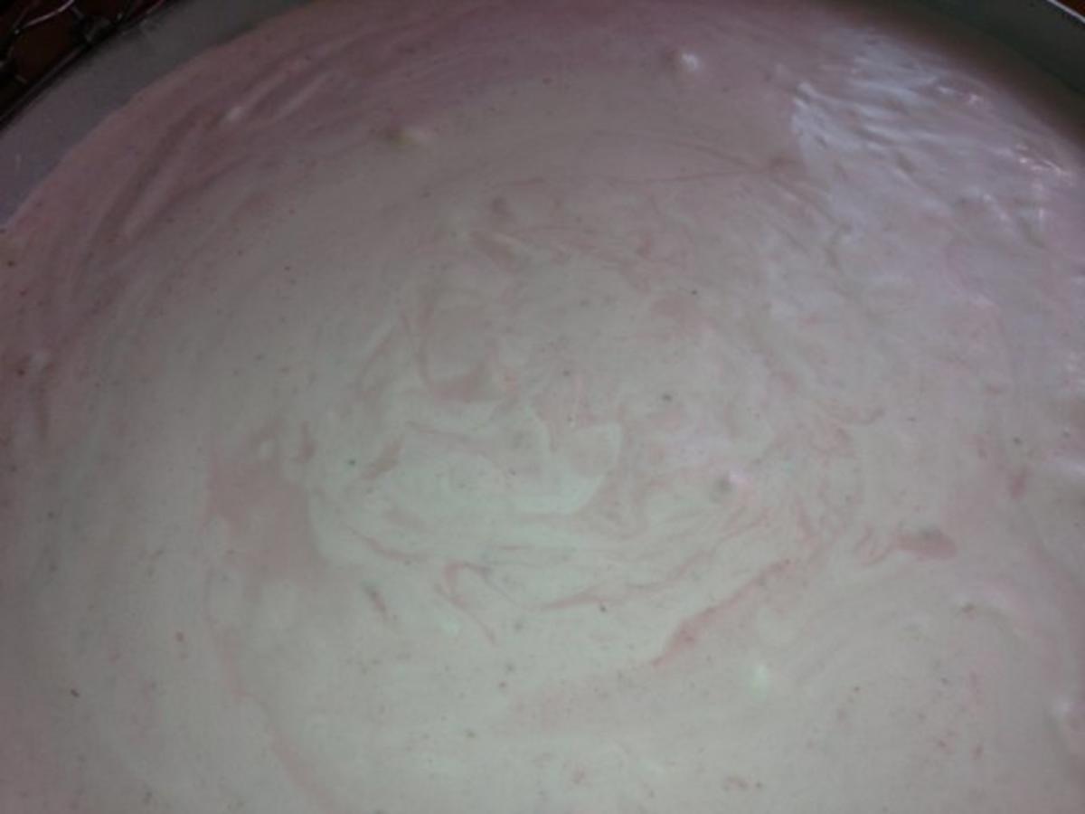 Erdbeer-Joghurt-Cremetorte mit Mandelknusperboden - Rezept - Bild Nr. 8