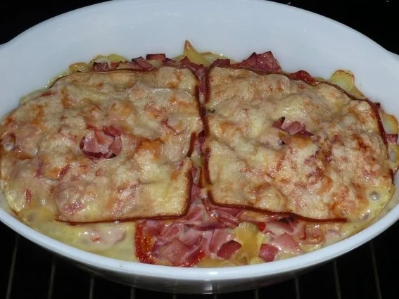 Nudelauflauf mit Kochschinken und Tomaten - Rezept