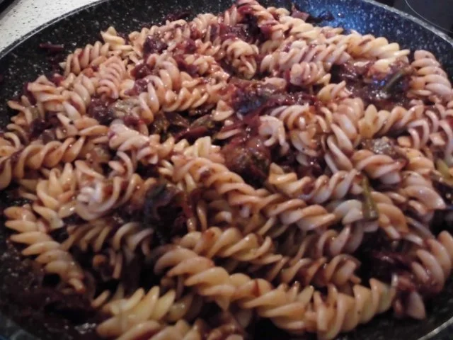 Lila Nudeln, oder rote, oder gelbe . . . - Rezept