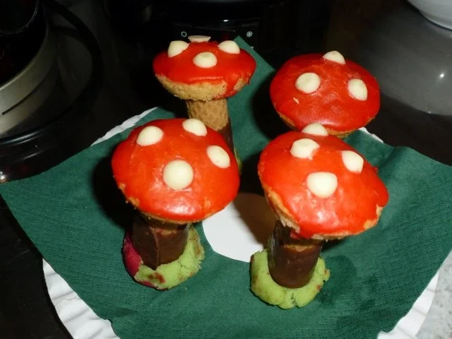 Rezept: Süße Fliegenpilze Bild Nr. 3 Süße Fliegenpilze - Rezept - Bild Nr. 3