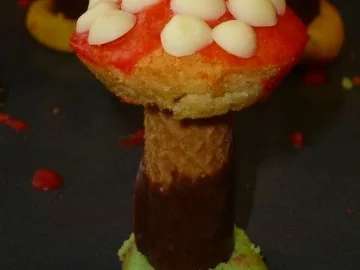 Rezept: Süße Fliegenpilze Bild Nr. 2 Süße Fliegenpilze - Rezept - Bild Nr. 2