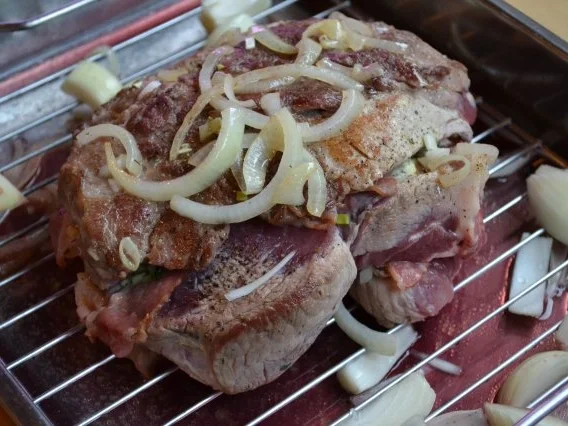 Rezept: Schichtbraten mit Kräutern und Bacon Bild Nr. 3 Schichtbraten mit Kräutern und Bacon - Rezept - Bild Nr. 3