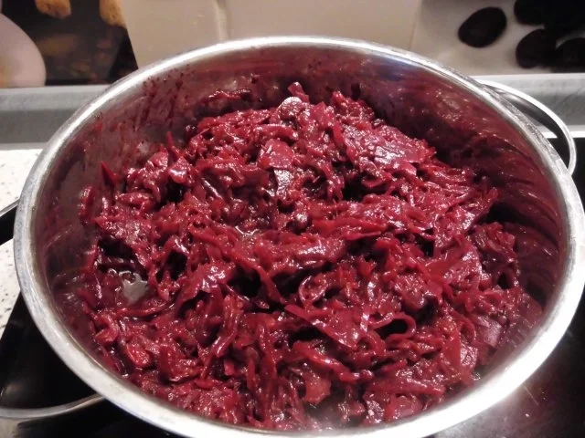 Rezept: Rouladen mit Rotkohl und Gugelhupfknödel Bild Nr. 10 Rouladen mit Rotkohl und Gugelhupfknödel - Rezept - Bild Nr. 10