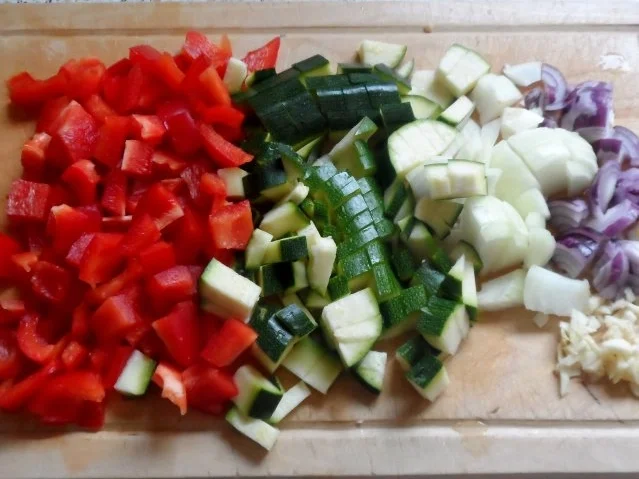 Auflauf/Gratin: Mediterranes Wurstgulasch überbacken mit Parmesan-Kartoffelpüree - Rezept - Bild Nr. 3