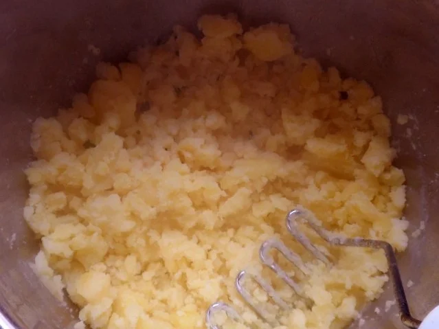 Auflauf/Gratin: Mediterranes Wurstgulasch überbacken mit Parmesan-Kartoffelpüree - Rezept - Bild Nr. 12