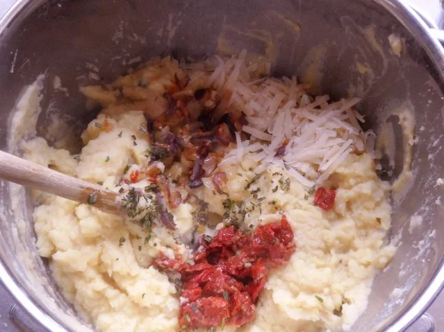 Auflauf/Gratin: Mediterranes Wurstgulasch überbacken mit Parmesan-Kartoffelpüree - Rezept - Bild Nr. 14