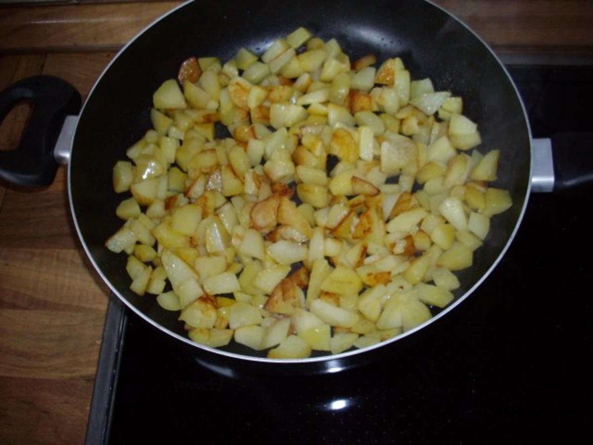 knusprige bratkartoffeln mit spiegelei und schinken - Rezept - Bild Nr. 3