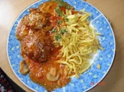 Pizzafrikadellen in Tomatenrahm - Rezept
