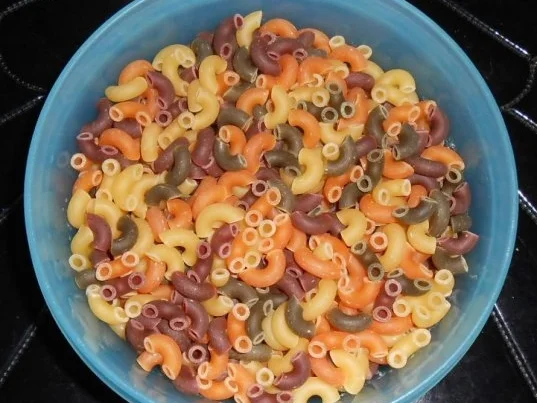 Rezept: Hähnchen mit Paprikastreifen und bunten Nudeln Bild Nr. 4 Hähnchen mit Paprikastreifen und bunten Nudeln - Rezept - Bild Nr. 4