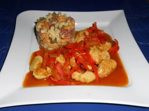 Rezept: Hähnchen mit Paprikastreifen und bunten Nudeln Bild Nr. 10 Hähnchen mit Paprikastreifen und bunten Nudeln - Rezept - Bild Nr. 10