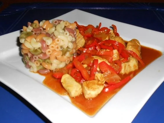 Rezept: Hähnchen mit Paprikastreifen und bunten Nudeln Bild Nr. 11 Hähnchen mit Paprikastreifen und bunten Nudeln - Rezept - Bild Nr. 11