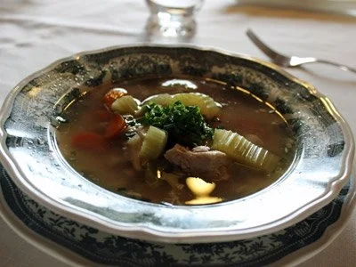 Rezept: Wärmende Hühnersuppe mit Sellerie Wärmende Hühnersuppe mit Sellerie - Rezept