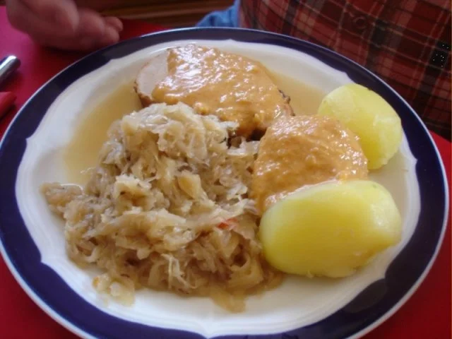 Lummerbraten mit Sauce, Sauerkraut und Kartoffeln - Rezept - Bild Nr. 17