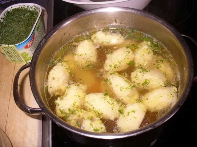 Klare Brühe mit Grießnockerln - Rezept - Bild Nr. 2