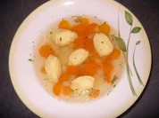 Klare Brühe mit Grießnockerln - Rezept