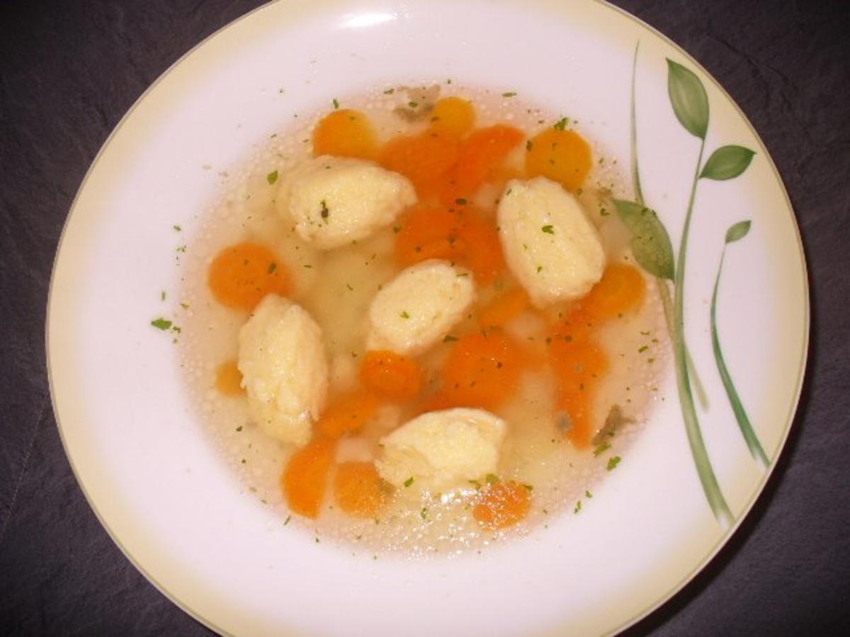 Klare Brühe mit Grießnockerln - einfach - von Dietz