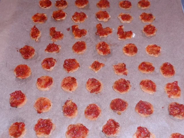 Rezept: Fingerfood/Snack: Würzige Pizzakräcker Bild Nr. 11 Fingerfood/Snack: Würzige Pizzakräcker - Rezept - Bild Nr. 11