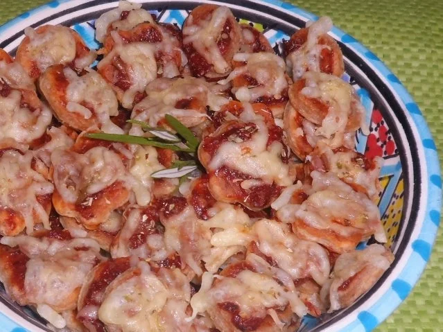 Rezept: Fingerfood/Snack: Würzige Pizzakräcker Bild Nr. 14 Fingerfood/Snack: Würzige Pizzakräcker - Rezept - Bild Nr. 14