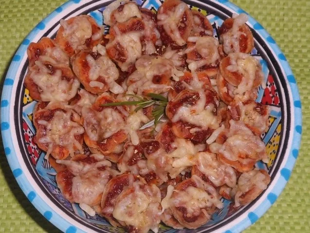 Rezept: Fingerfood/Snack: Würzige Pizzakräcker Bild Nr. 15 Fingerfood/Snack: Würzige Pizzakräcker - Rezept - Bild Nr. 15