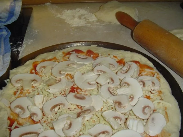 Pizza Fhungi - Rezept - Bild Nr. 8