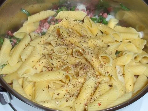 Rezept: Herzhafte Käsenudeln Bild Nr. 8 Herzhafte Käsenudeln - Rezept - Bild Nr. 8