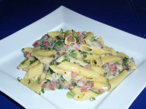 Rezept: Herzhafte Käsenudeln Herzhafte Käsenudeln - Rezept