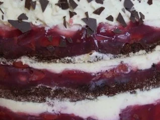 Rezept: Schwarzwälder Kirschtorte Bild Nr. 3 Schwarzwälder Kirschtorte - Rezept - Bild Nr. 3
