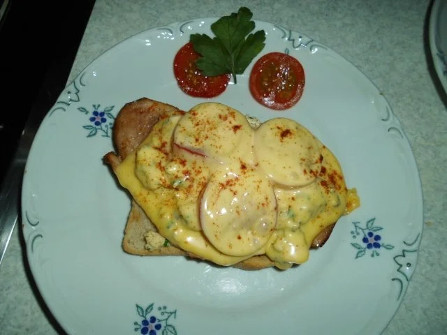 Schinken-Toast mit Kräuter-Eiern - Rezept