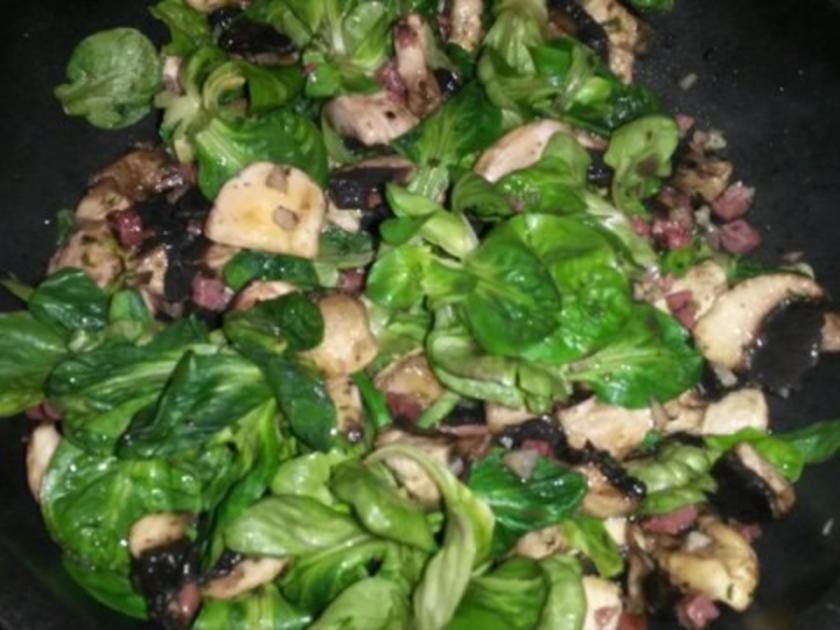 Warmer Feldsalat mit Champignons