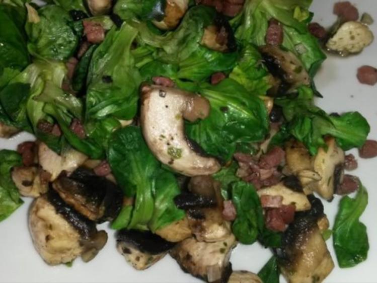 Warmer Feldsalat mit Champignons