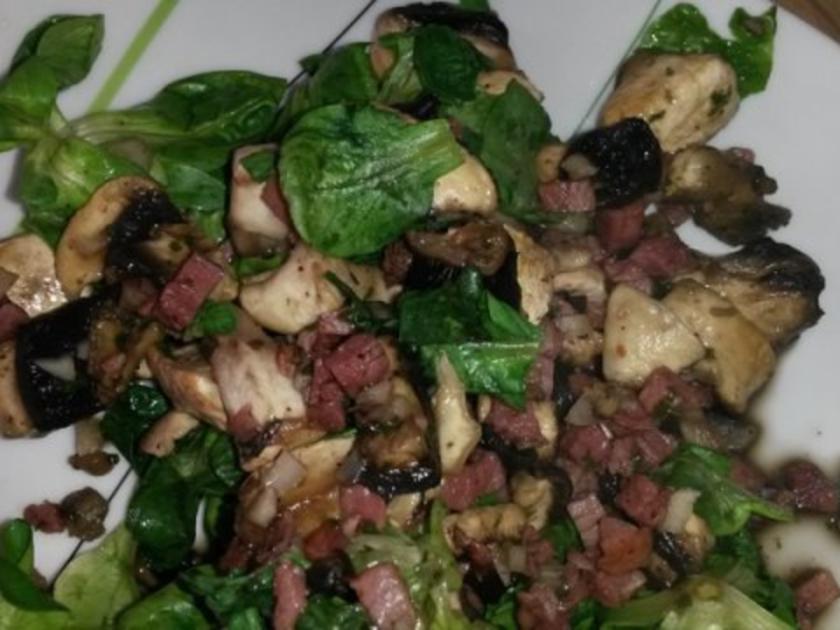 Warmer Feldsalat mit Champignons