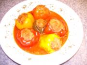 Gefüllte Paprikaschoten in Tomatensoße - Rezept