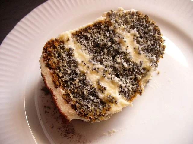 Mohnkuchen, gefüllt mit Buttercreme - Rezept